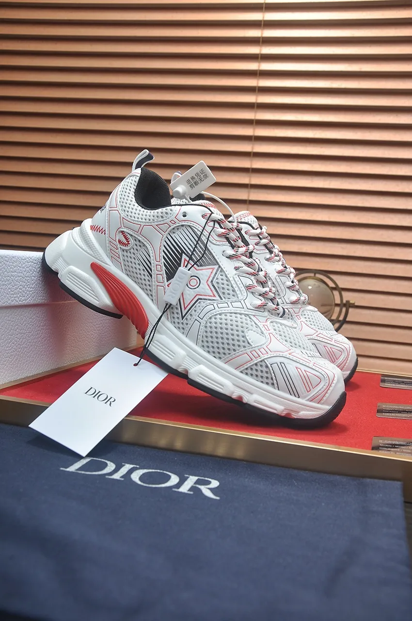 Men's shoes 💰: 640💶 (couples model) Brand: Dior (Dior) Standard code: Women's code 35-40. Men's code 38-44 (45 customized) Grade: Same as the official website Material: Top-quality original cowhide stitching Original wear-resistant and lightweight outsole Style category: Fashionable casual shoes Distinguished luxury brand elements top luxury Color: Actual picture color